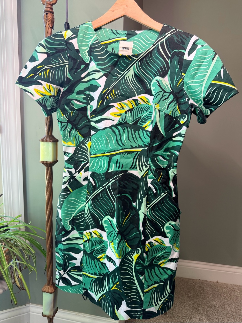 GT-0125 WHIT Anthropologie Tropical Leaf Open Back Dress Size 6 Cotton